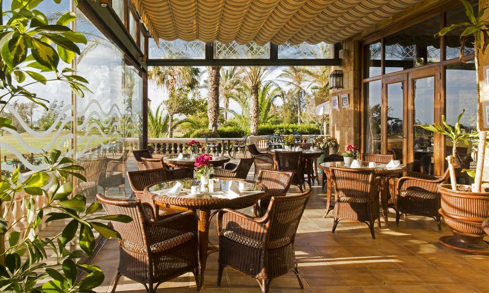 dining table at elba palace golf hotel