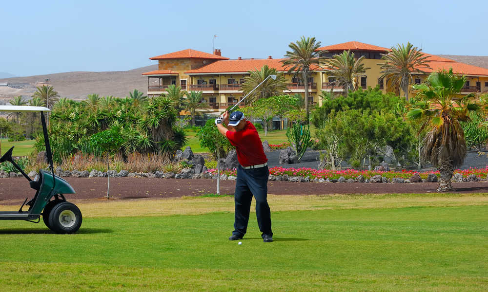 man playing golf at the elba palace hotel