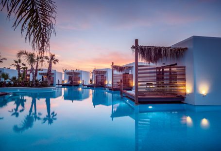 5 swim-up rooms to inspire your next getaway